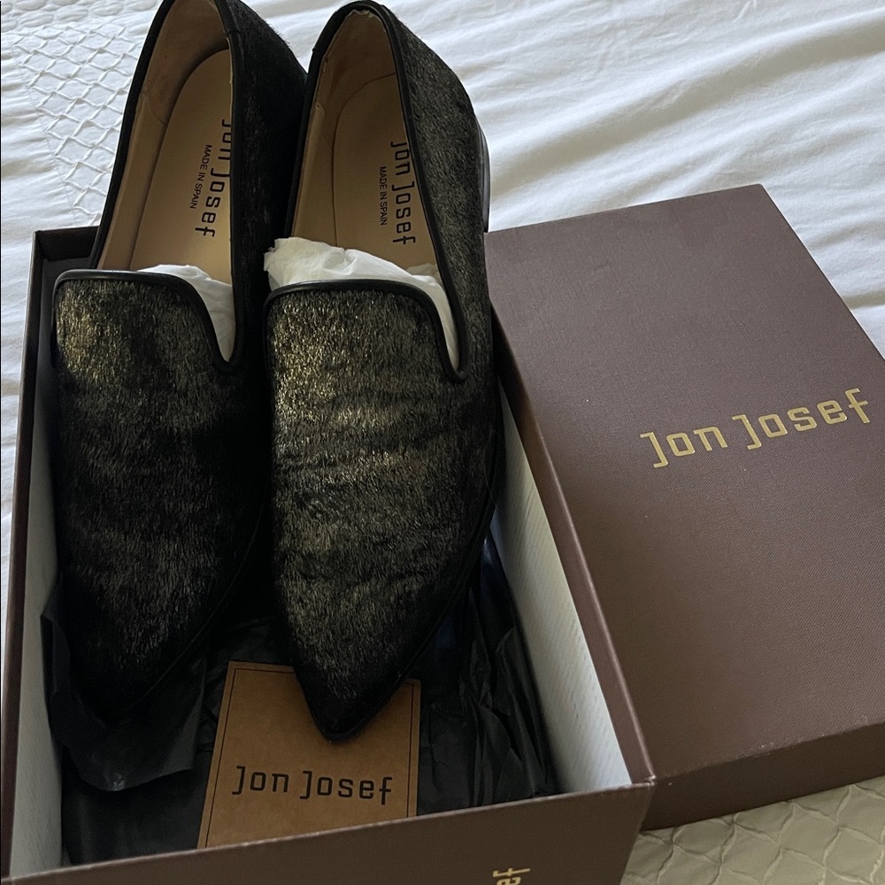 New in box Woman’s JonJosef ‘Betta’ pewter pony flats in slate